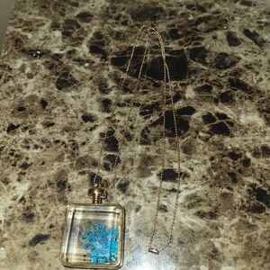 Elegant Gold and Blue Pendant Necklace